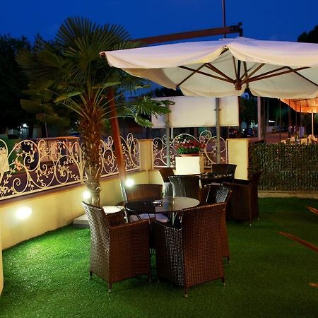 Hotel Monica تّشيرفييا المظهر الخارجي الصورة