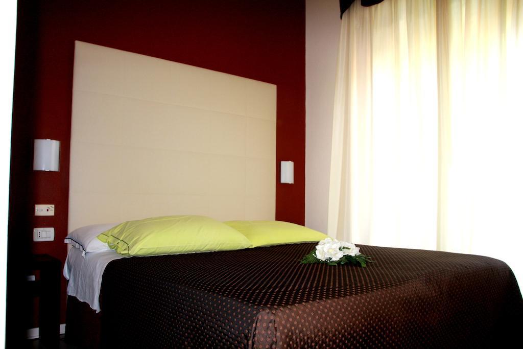 Hotel Monica تّشيرفييا الغرفة الصورة