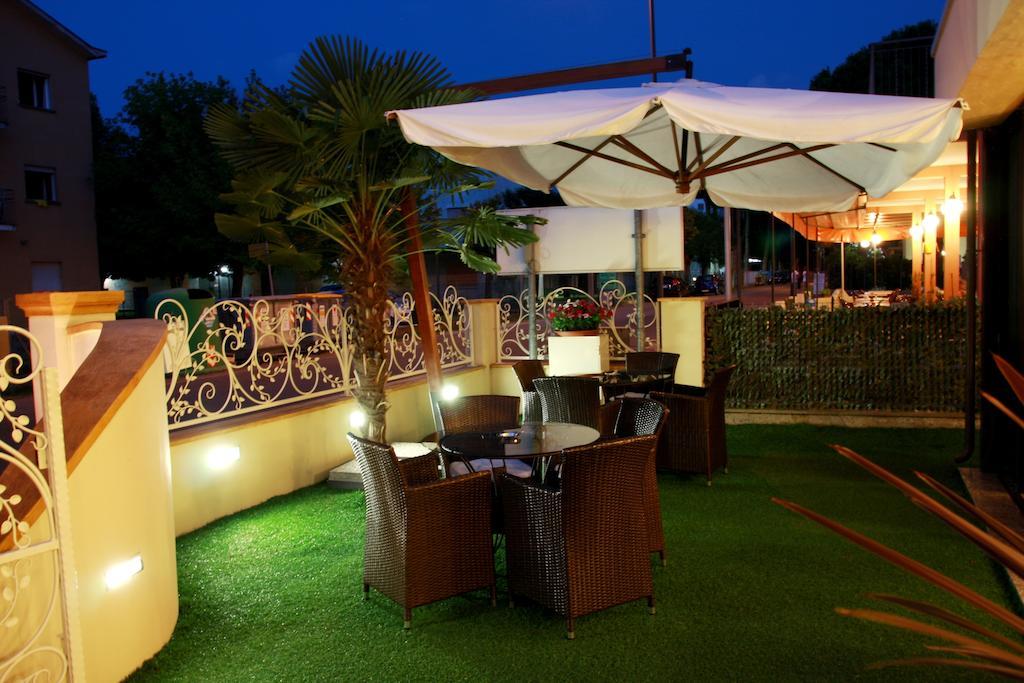 Hotel Monica تّشيرفييا المظهر الخارجي الصورة