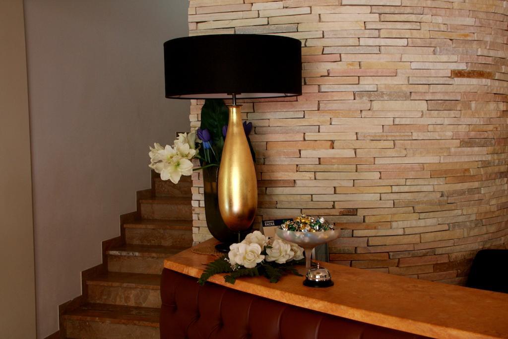 Hotel Monica تّشيرفييا المظهر الخارجي الصورة