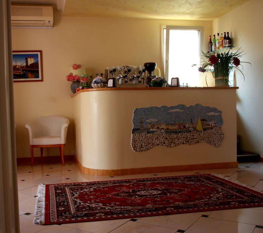 Hotel Monica تّشيرفييا المظهر الخارجي الصورة