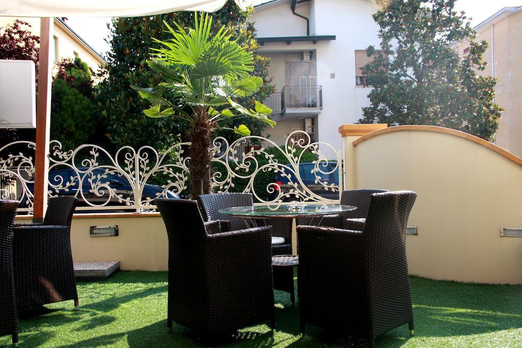 Hotel Monica تّشيرفييا المظهر الخارجي الصورة