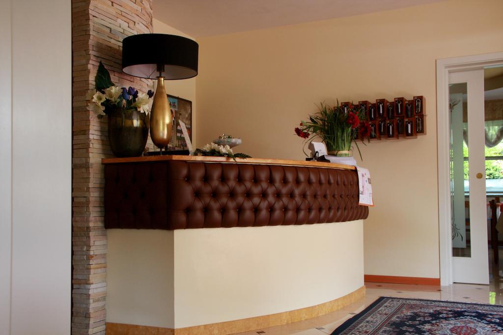 Hotel Monica تّشيرفييا المظهر الخارجي الصورة